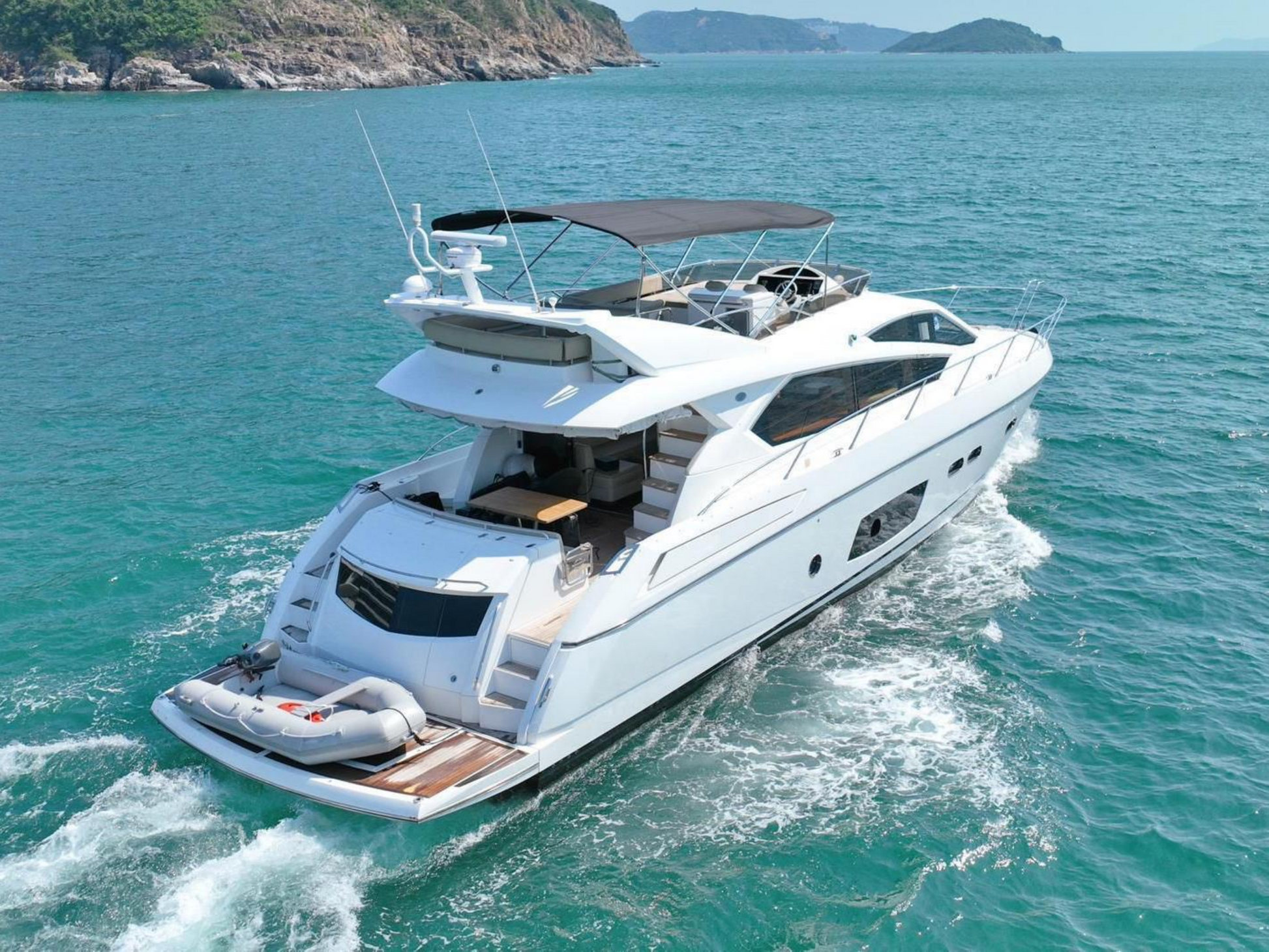 2013 SUNSEEKER MANHATTAN 63 BF
