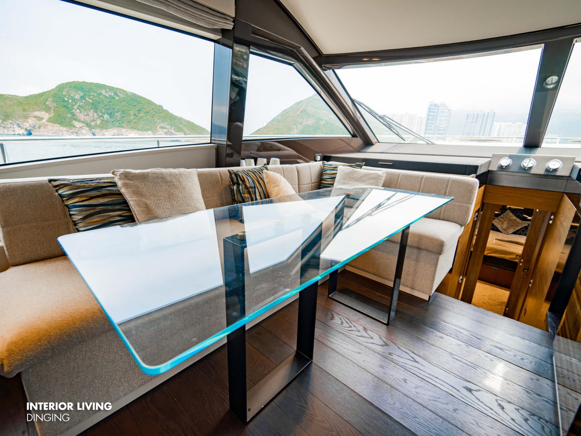 2019 FERRETTI 670 BF