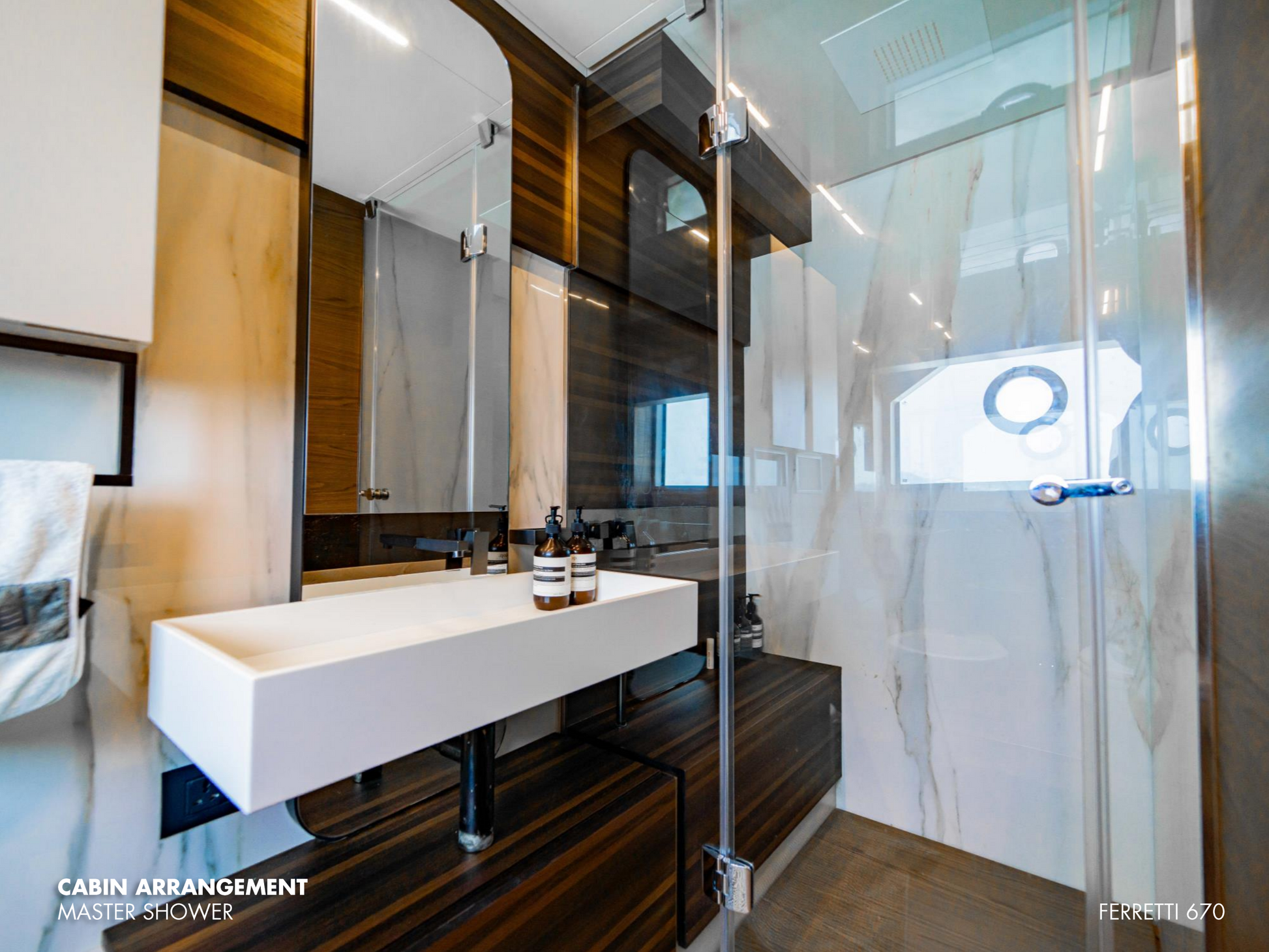 2019 FERRETTI 670 BF